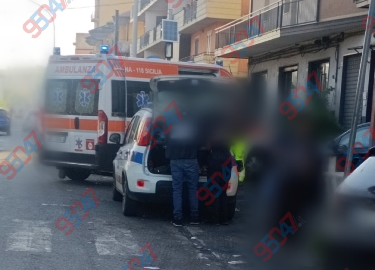 Paternò, incidente al  corso Italia: auto e scooter coinvolti - 