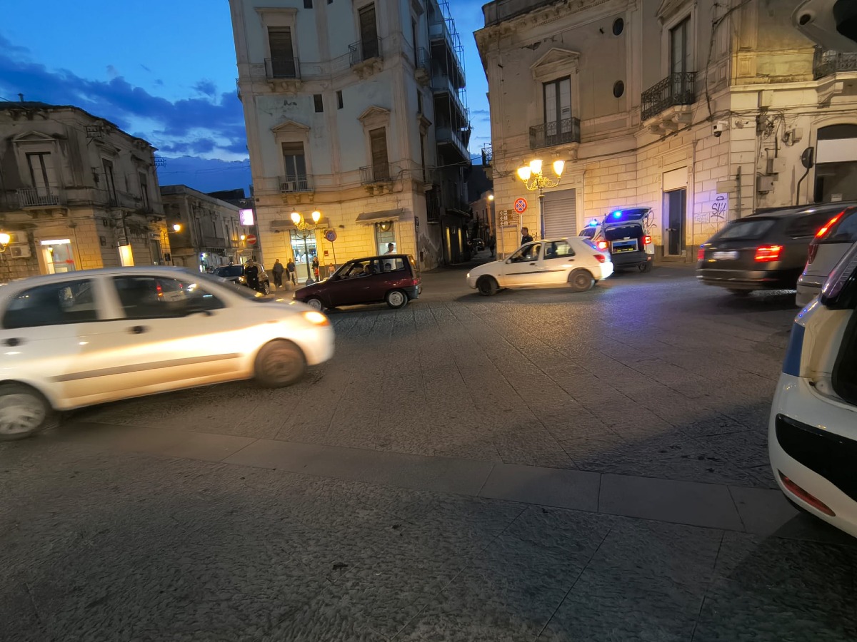 Paternò, controlli della Municipale: 10mila euro di multe, sequestrate anche scarpe e vestiti - 