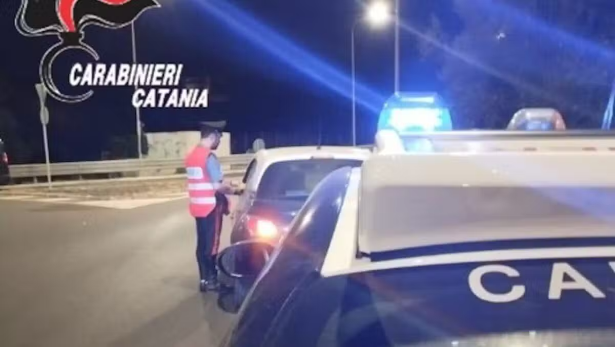 San Giovanni la Punta, urta due auto parcheggiate: 63enne positivo all’alcoltest - 