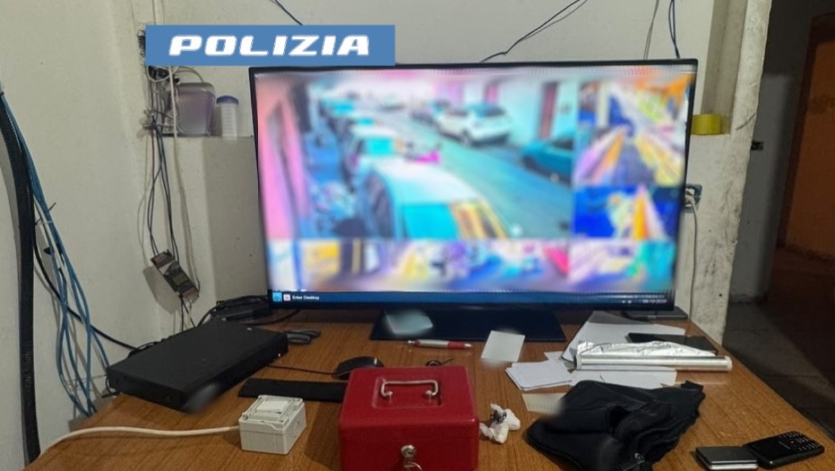 Catania, entra nella piazza di spaccio e il pusher gli offre la droga: era un poliziotto - 