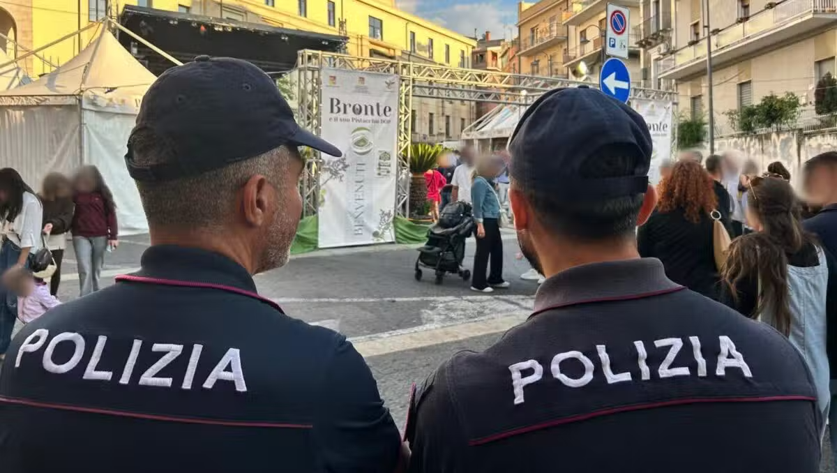 Bronte, 60enne tenta di aggredire una ragazza alla Sagra del Pistacchio - 