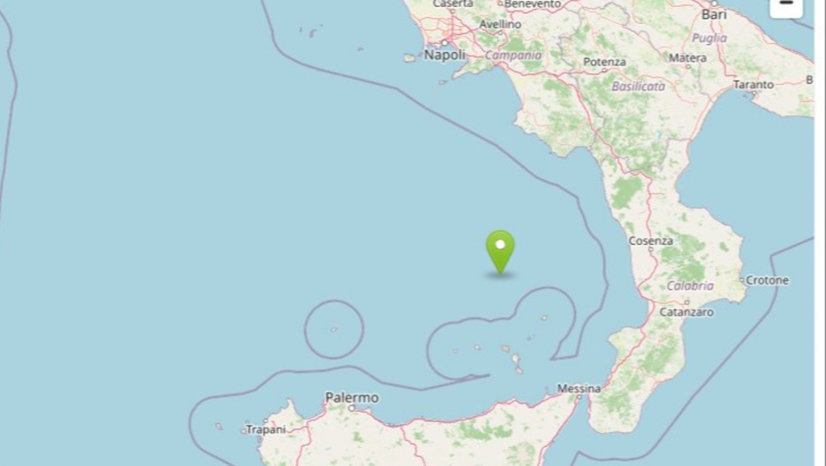 Terremoto di magnitudo 4.7 nel Tirreno alle 5:42: epicentro a nord delle Eolie - 