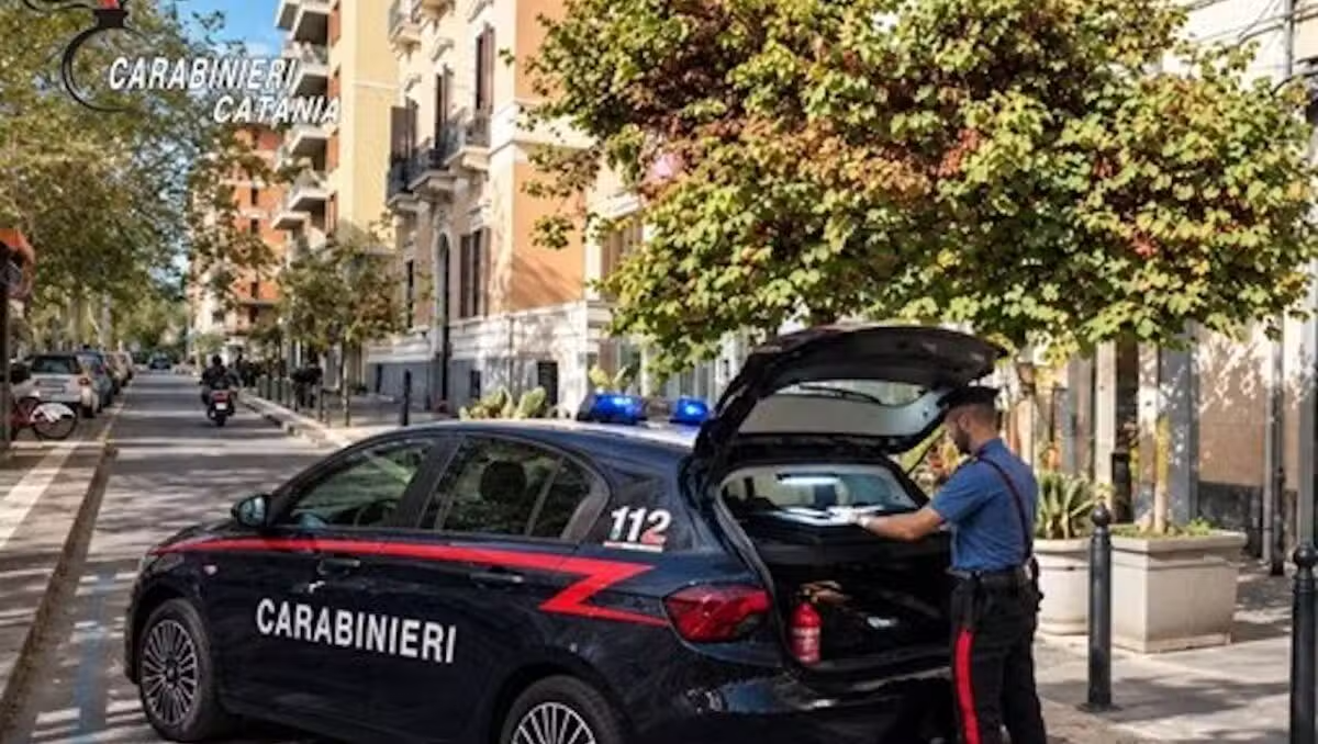 Catania, corre a forte velocità e minaccia i Carabinieri per evitare la multa: denunciato 31enne - 