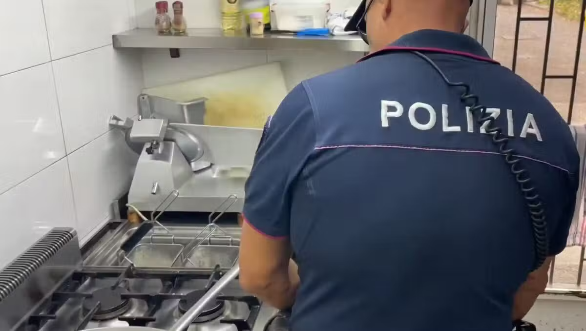 Catania, blitz in gastronomia, panificio e bar: 7 lavoratori in nero, 74 kg di cibo non tracciato - 