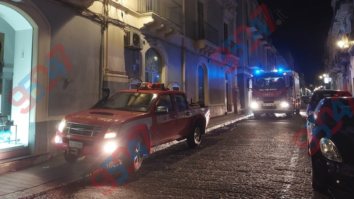 🔴 Paternò, incendio in un’abitazione nella zona “Palme”: paura per una famiglia - 