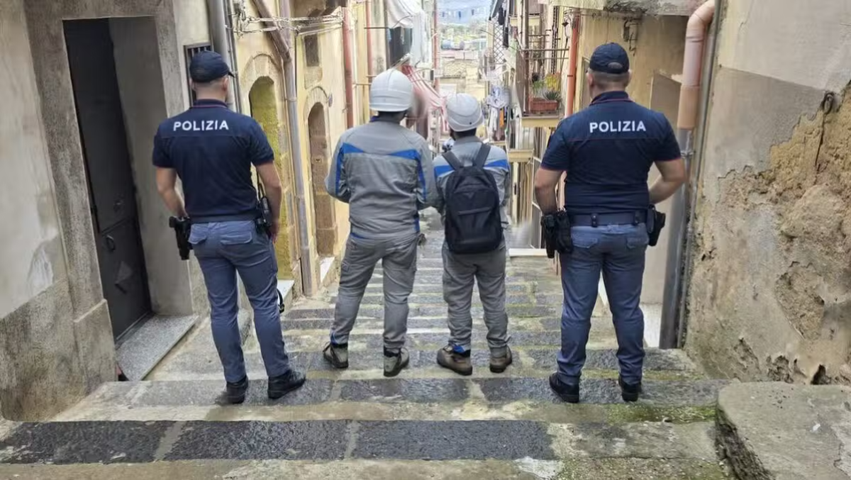 Caltagirone, corrente elettrica gratis con allacci abusivi: scoperti e denunciati due proprietari - 