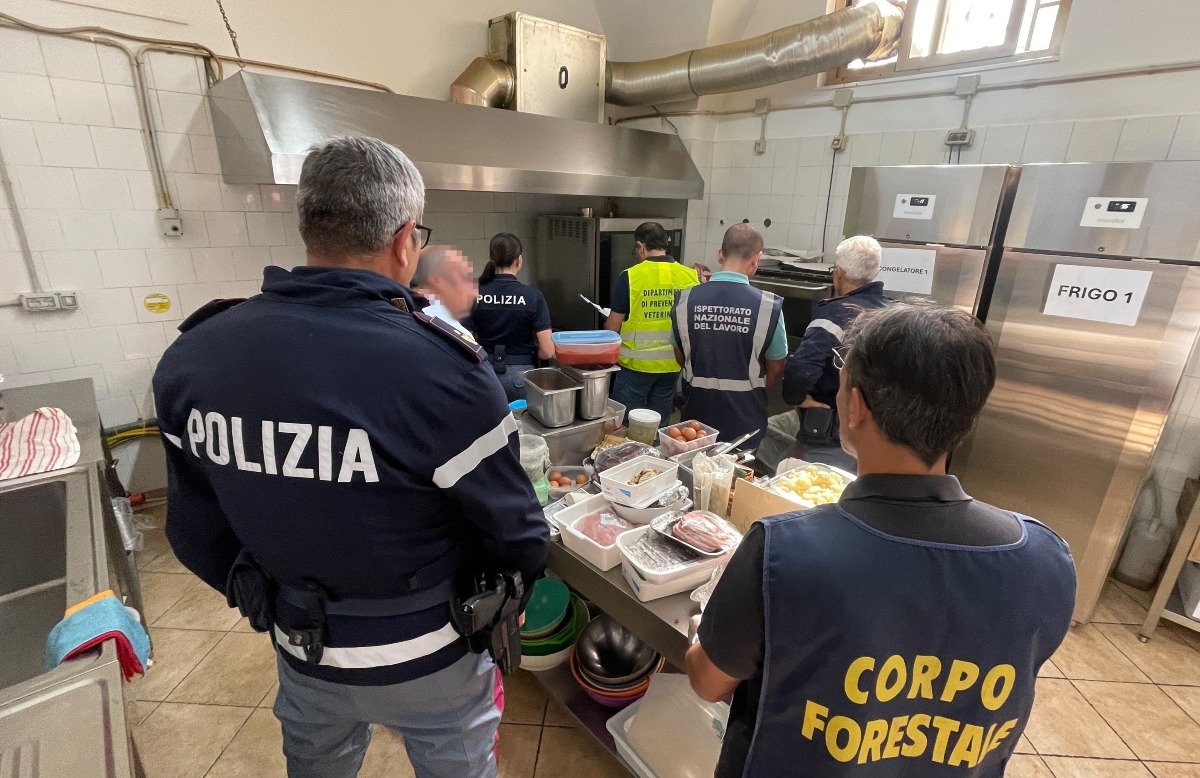 Riposto, raffica di controlli: sequestrati 176 chili di alimenti, multe per 37.500 euro - 