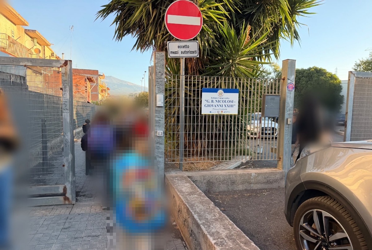 Paternò, accesso alla G.B. Nicolosi: «Un percorso a ostacoli per le famiglie», la segnalazione dei genitori  - 