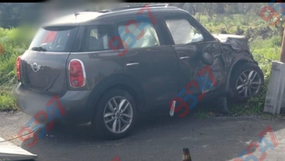 Aci Sant’Antonio, auto finisce contro un muro: ferito un giovane alla guida - 