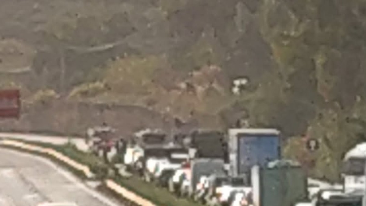 ULTIM’ORA – A18, grave incidente nei pressi di Fiumefreddo: due feriti in codice rosso - FOTO Egidio Raiti