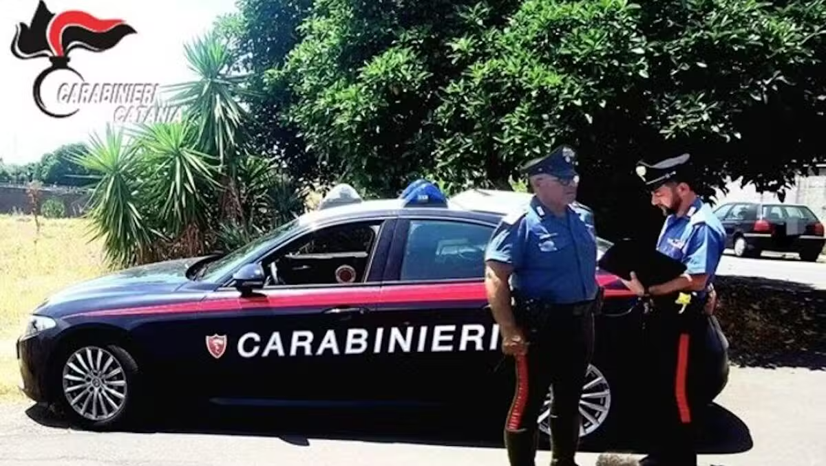 16enne tenta la fuga dai Carabinieri: getta una busta con 8 dosi di marijuana - 