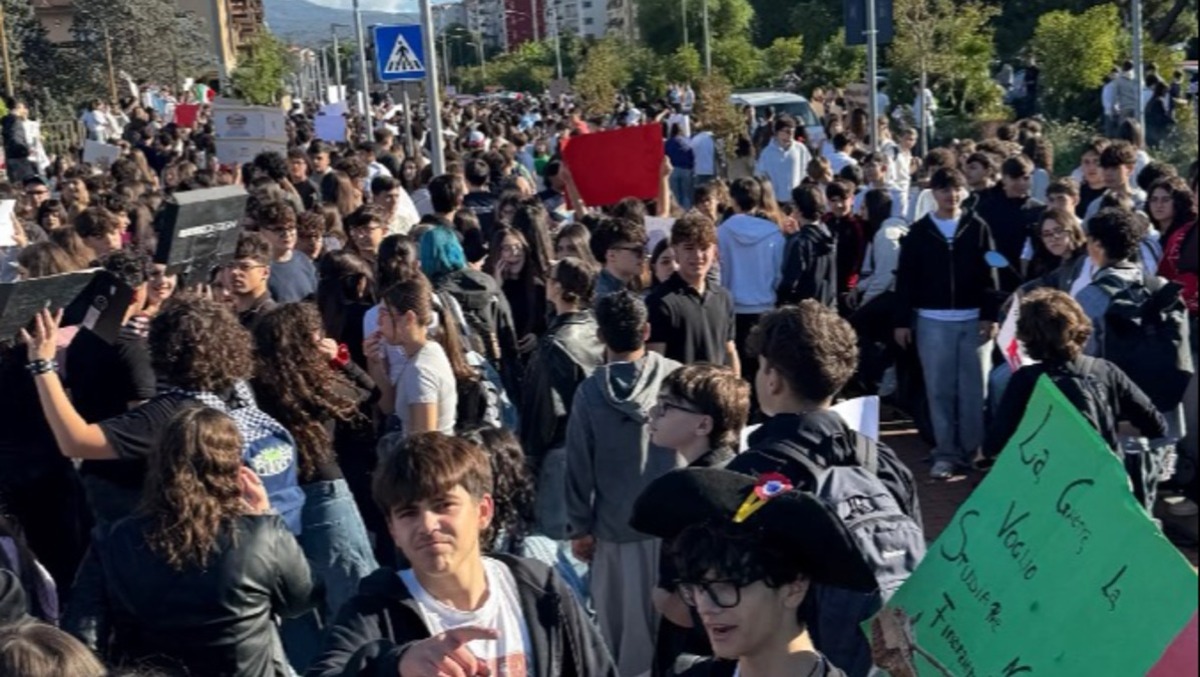 Paternò, terzo giorno di sciopero studentesco: la protesta continua. LE FOTO - 