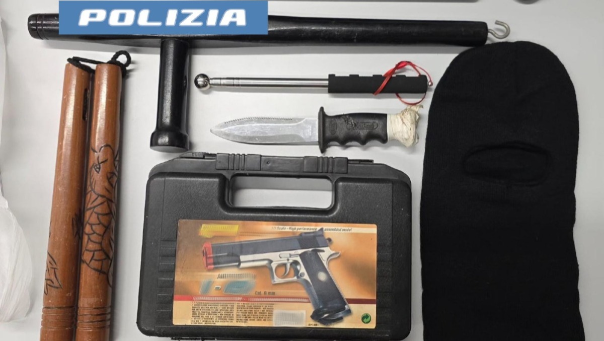 Catania, preparavano il caos in centro con mazze e tirapugni: blitz della Polizia, 6 denunciati - 