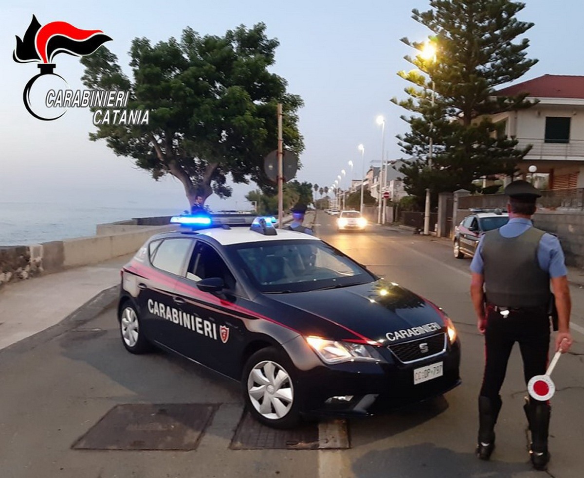 Scende dallo yacht di famiglia ubriaco e scatena il caos: denunciato 24enne russo - 