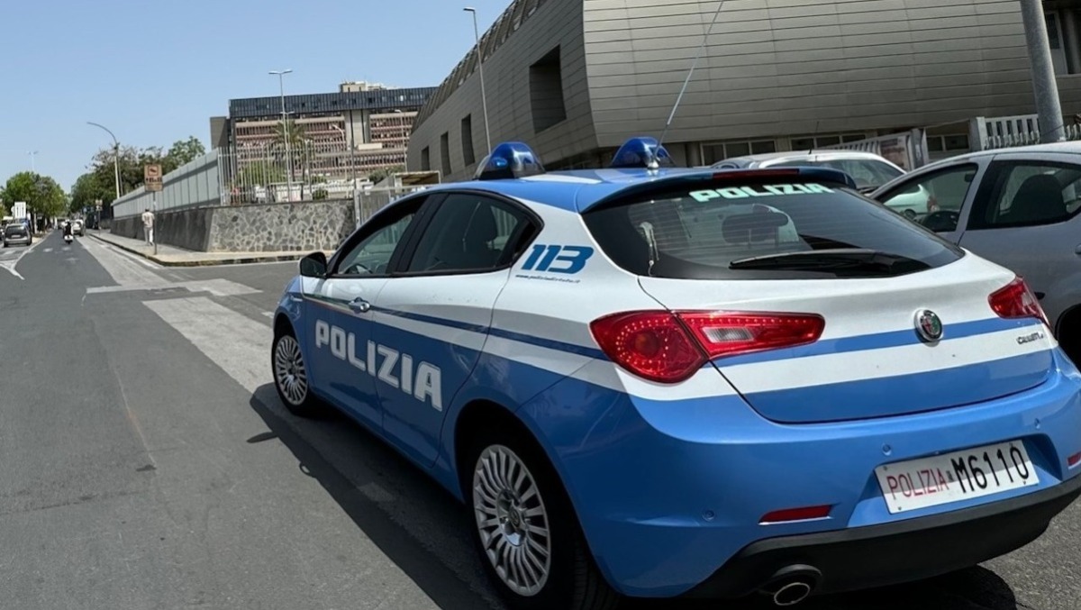 Catania, entra ubriaco al Pronto Soccorso del Policlinico e ruba una sedia a rotelle - 