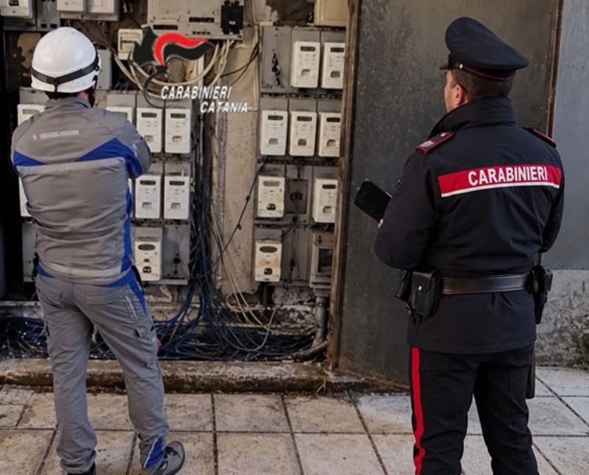 Catania, rubavano energia elettrica per oltre 24mila euro: scoperti 5 allacci abusivi - 