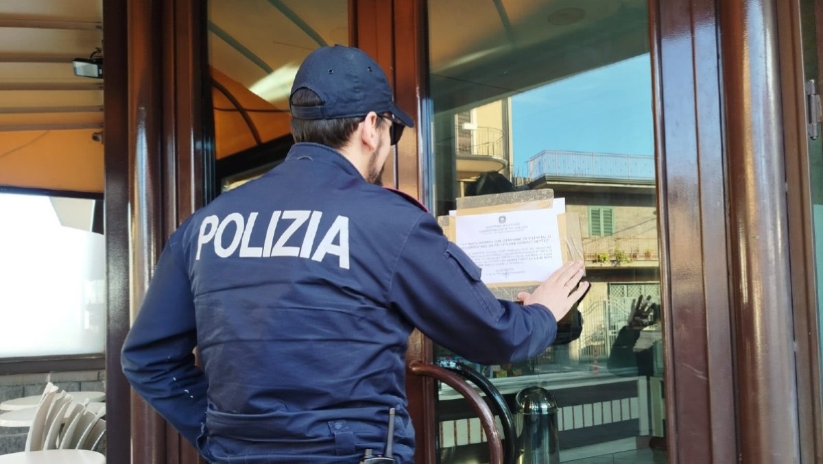 Biancavilla, bar diventato ritrovo abituale di pregiudicati: la Polizia lo chiude per 7 giorni - 